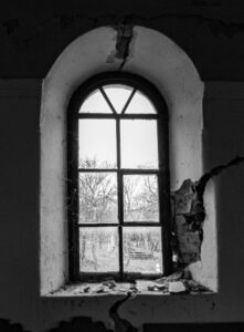 fissure à l'angle d'une fenetre